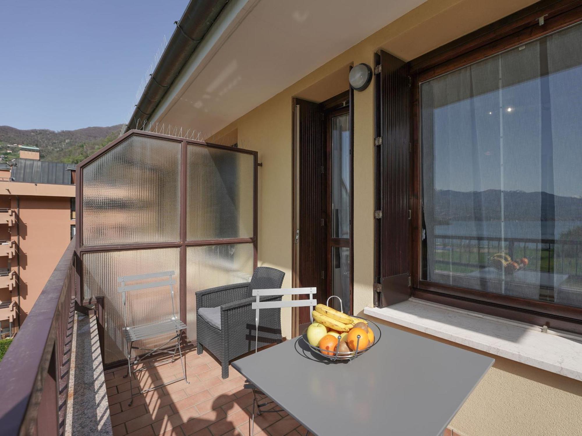 Lily Lake Maggiore Laveno Exterior foto
